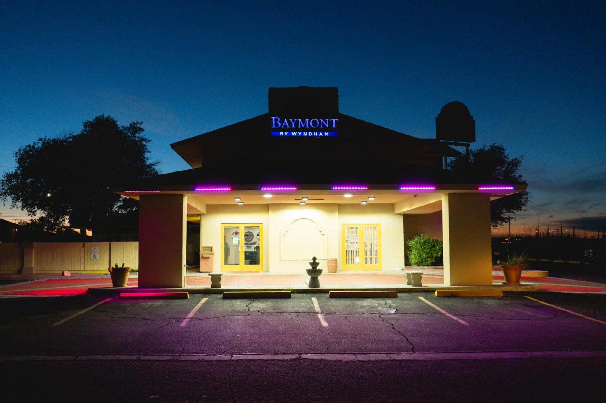 ホテル Baymont By Wyndham フォート・ストックトン エクステリア 写真