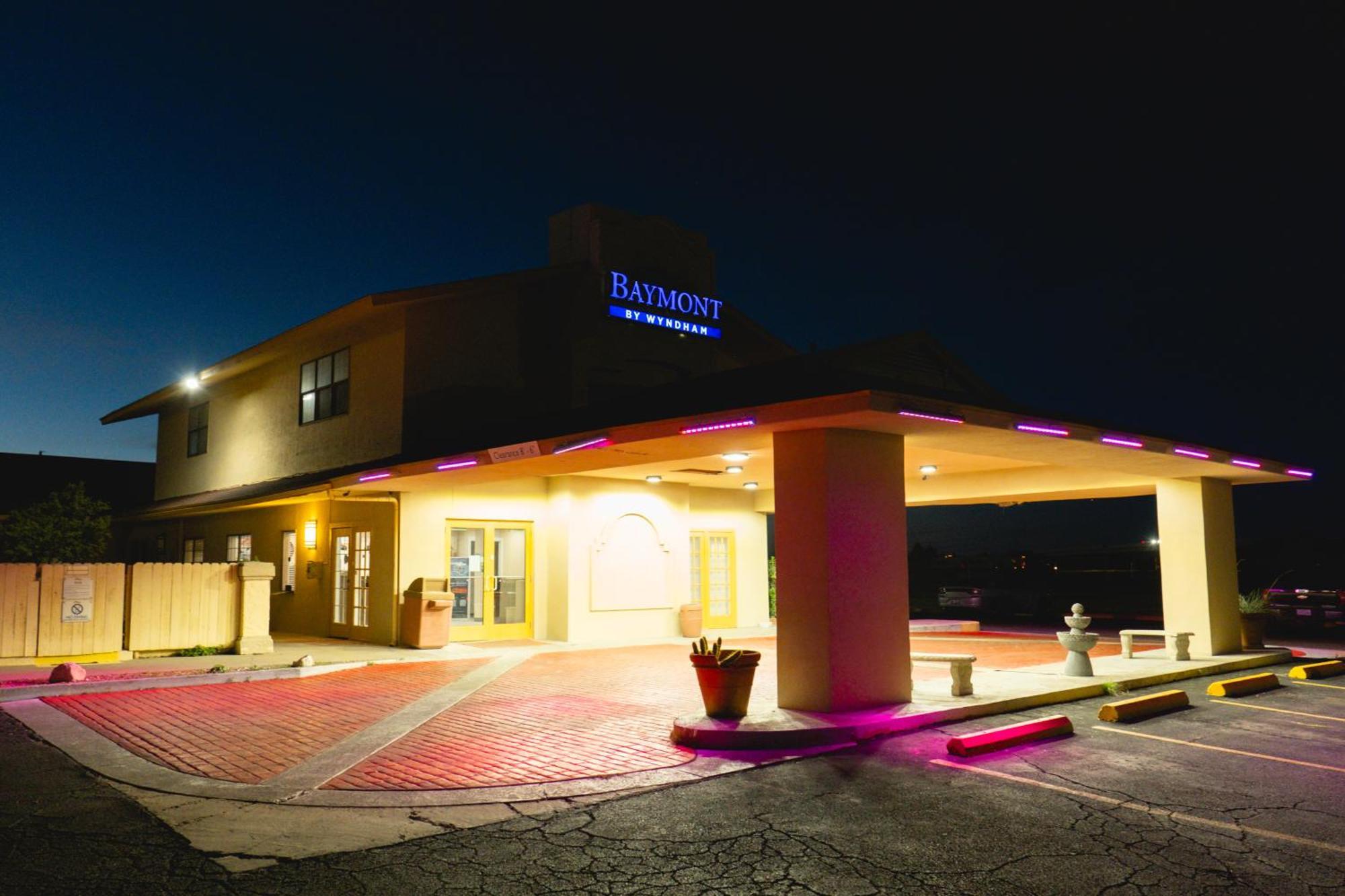 ホテル Baymont By Wyndham フォート・ストックトン エクステリア 写真